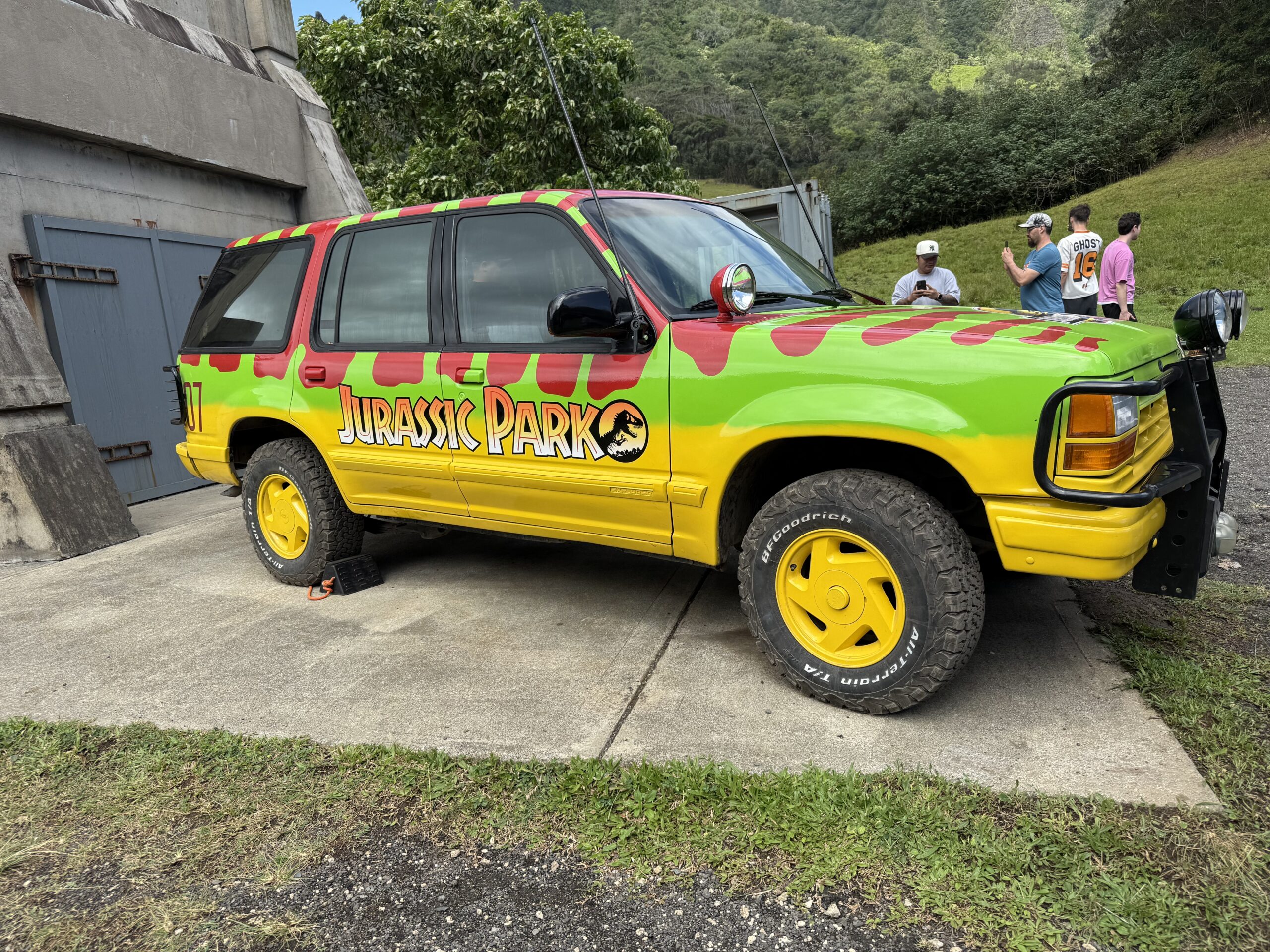 クアロア・ランチに展示されているジュラシックパークのツアーカー